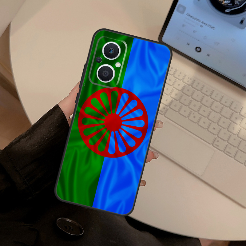 Custodia con bandiera dei Rom  - Oppo Reno 12 recensione e prezzo