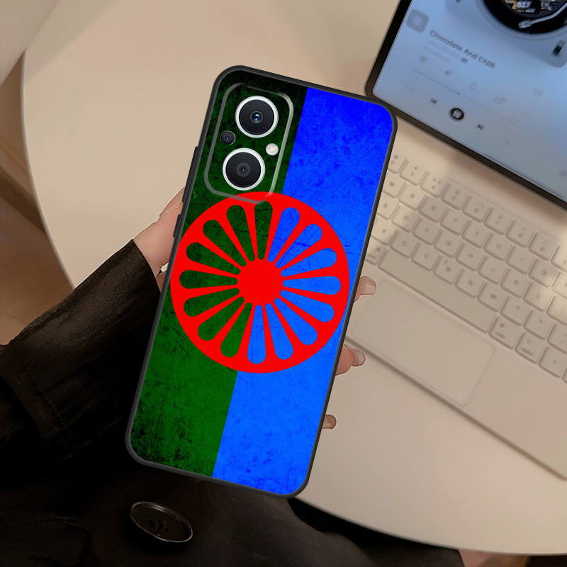 Custodia con bandiera dei Rom  - Oppo Reno 12 recensione e prezzo